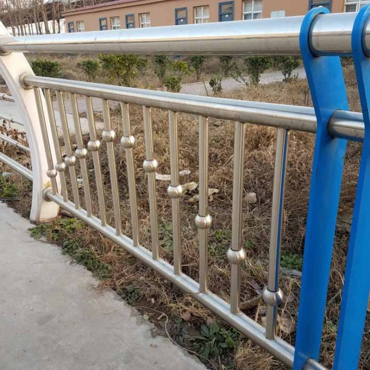不銹鋼復(fù)合管護(hù)欄