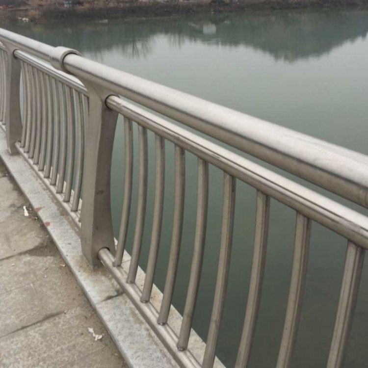 橋梁護欄